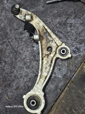 Control Arm ya Nissan Fuga