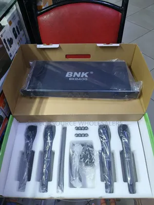 BNK BK8400 Mfumo wa Maikrofoni 4-in-1 Isiyo na Waya ya UHF