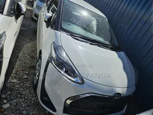 Toyota Sienta Hybrid 2019 White