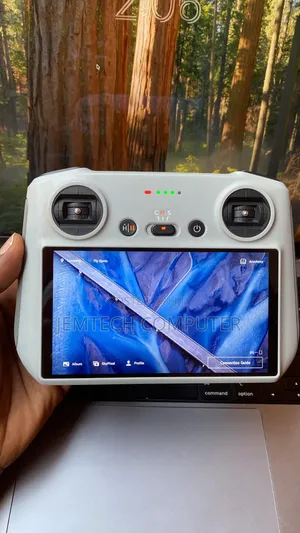 DJI RC (RM330) Kidhibiti cha Mbali chenye Skrini Iliyojengewa Ndani