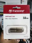 Transcend JetFlash 820G 32GB USB 3.0 Flash Drive Gold - 1