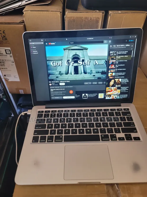 Apple MacBook Pro Retina 2015 13" Intel Core i5 8GB RAM 256GB SSD - 1