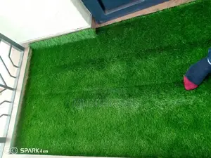 Sakafu ya Nyasi Bandia kwa Patio na Maeneo ya Nje
