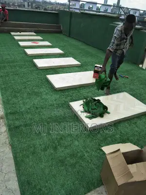 Artificial Green Lawn Carpet for Patios, Gardens and Terraces