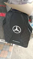 Mikeka Nyeusi ya Mercedes yenye Nembo Nyeupe - 2