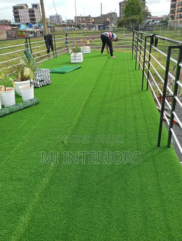 Synthetic Green Grass Carpet for Landscaping - 1