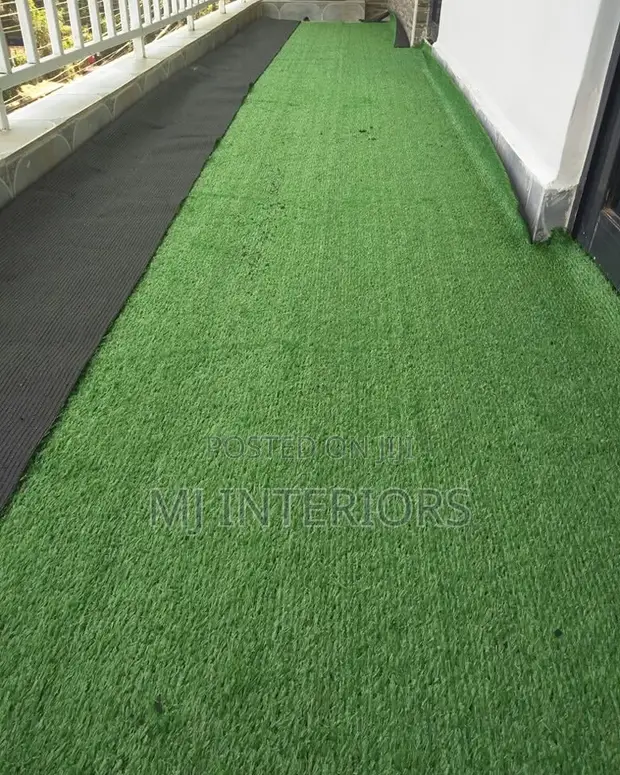 Artificial Grass Carpet for Gardens, Patios and Outdoor Spaces - 1