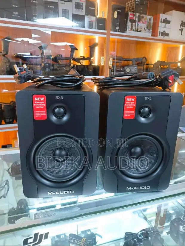 New M-Audio BX5 Studio Monitor Speakers (Pair) - 1
