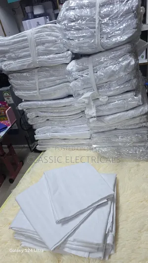 Set ya 4 ya Vitanda Nyeupe Vilivyopigwa Mistari 6x7