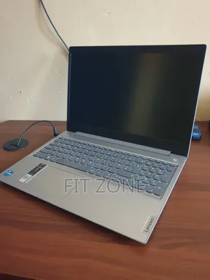 Lenovo IdeaPad 3 12GB Intel Core i5 256GB SSD