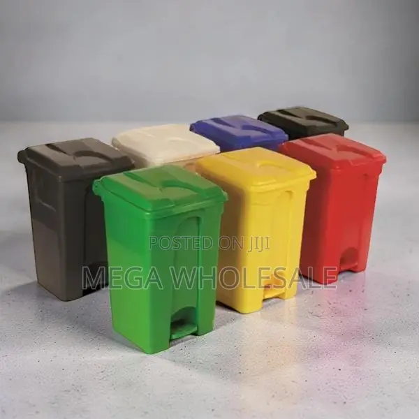 30L Hard Plastic Waste Pedal Bin - 1