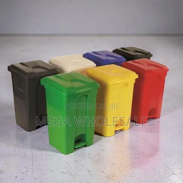 30L Hard Plastic Waste Pedal Bin - 1