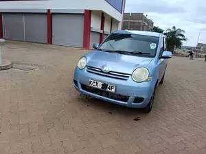 Toyota Sienta 2012