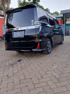 Toyota Voxy 2019 ZS Kirameki II Nyeusi