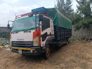 Isuzu FRR Lori la Mizigo 2013
