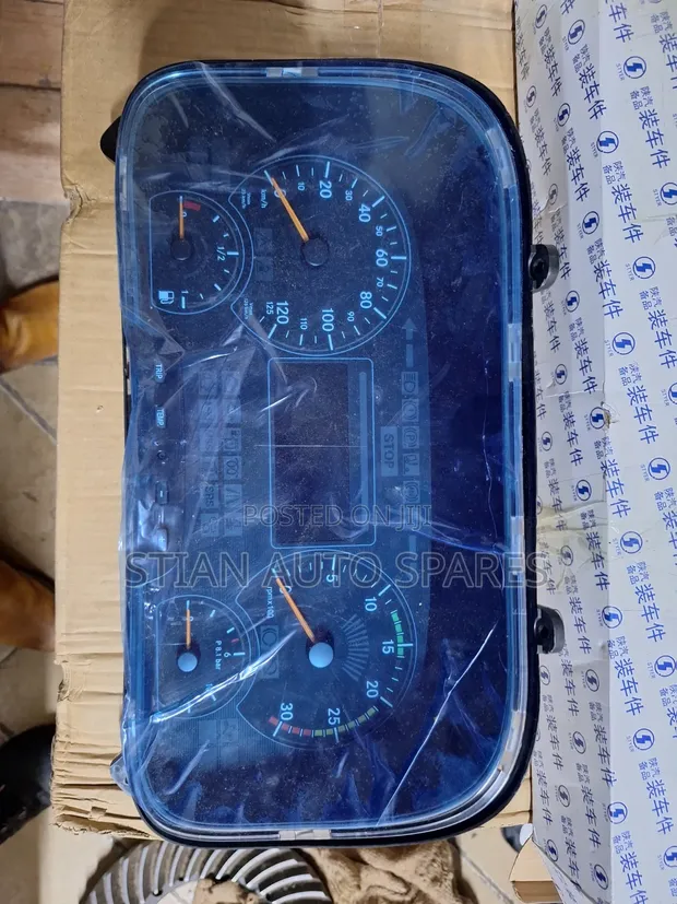 Mitsubishi Fuso Fj Dashboard Speedometer and Gauge Assembly - 1