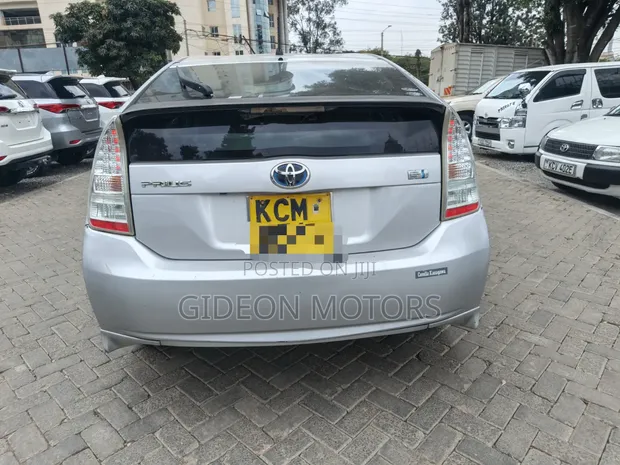 Toyota Prius 2010 Silver - 1
