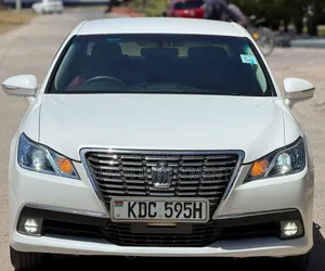 Toyota Crown 2015 Nyeupe