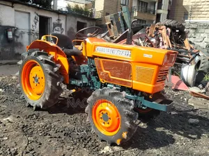 Matrekta Madogo ya Kubota 15-22 HP