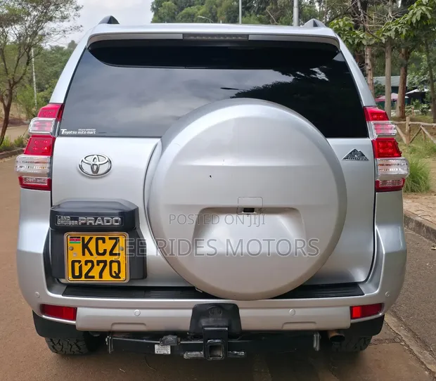 Toyota Land Cruiser Prado 2012 Silver - 1