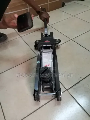 2.5 Ton Trolley Jack (Light Vehicles)