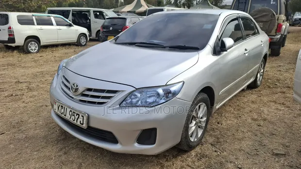 Toyota Corolla Altis 2010 Silver - 1