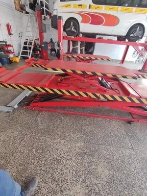 Sunshine Italy 4 Ton Scissor Car Lift - 1850mm Lifting Height