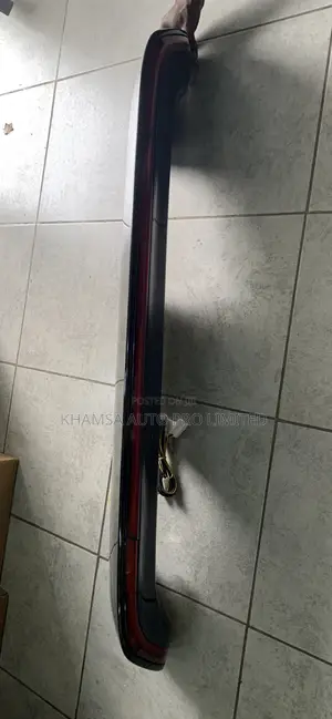 Spoiler ya Toyota Land Cruiser 200 Series V8 yenye LED