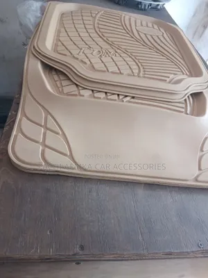 All Seasons Beige Non-Slip Rubber Car Mats (Set ya Vipande 5)