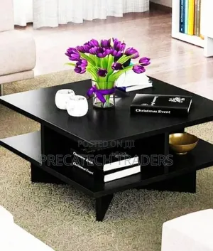 Hamilton Nyeusi Modern Coffee Table