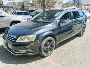 Volkswagen Passat 2011 Nyeusi