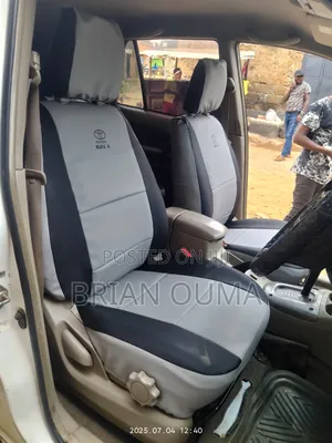 Vifuniko vya Viti vya Toyota RAV4 Vilivyotengenezwa Maalum
