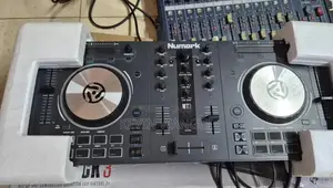 Numark Mixtrack 3 DJ Controller