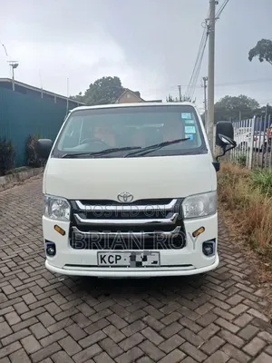 Toyota HiAce 2013 Nyeupe 14-Seater