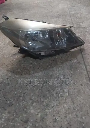Taa ya Mbele ya Toyota Vitz 2012