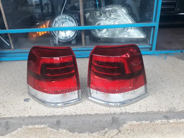 Toyota V8 200 Series 2018 Taillights - 1
