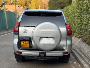 Toyota Land Cruiser Prado 2013