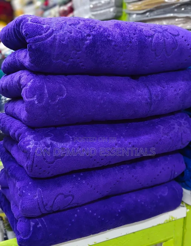 Microfiber Large Towels
Lint Free
Highly Absorbent - 1