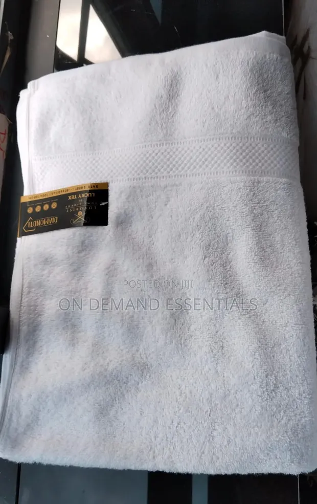 Large White Towels
Material Cotton
Size 100cm*150cm - 1