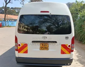 Toyota HiAce 2024 Nyeupe