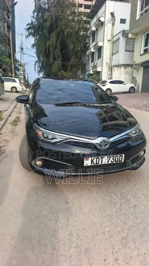 Toyota Auris Hybrid 2018 Nyeusi