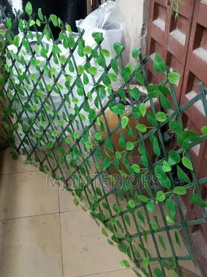 Extendable Artificial Leaf Fence for Outdoor Privacy and Beauty