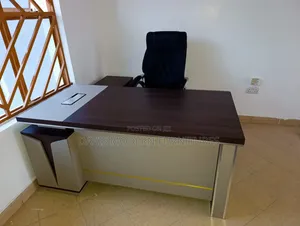 Ofisi ya Mtendaji ya L-Shape na Kiti