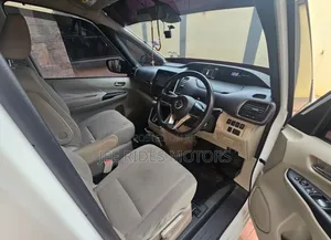 Nissan Serena 2018 White