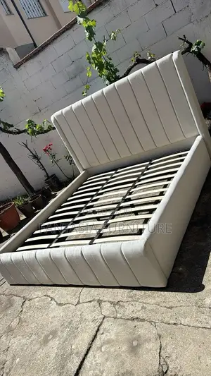 5x6 Cream Tufted Chester Bed: Pay on Delivery