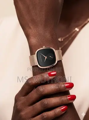 Hannah Martin Tonneau Women's Quartz Watch