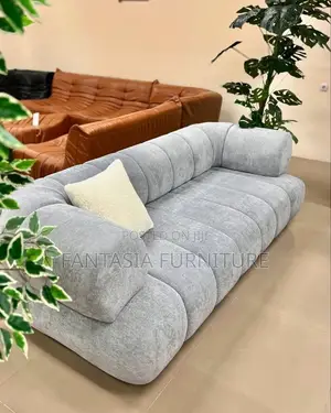 Kochi ya Seater 3 Nyeupe-kijivu yenye Ribbed