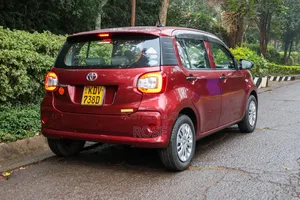 Toyota Passo 2018 Rangi ya Maroon