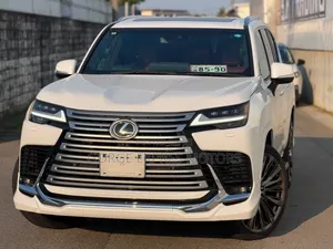 Lexus LX 2023 Nyeupe