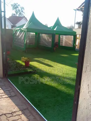 Nyasi Bandia ya Kupendeza Isiyohitaji Matengenezo
